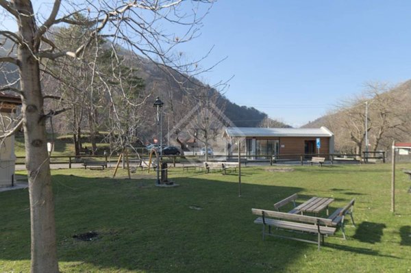 casa indipendente in vendita a Casalzuigno in zona Arcumeggia