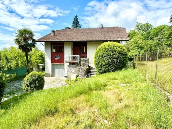 casa indipendente in vendita a Casalzuigno
