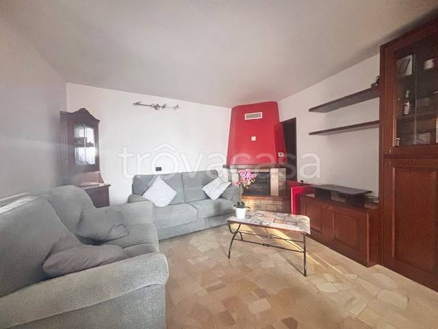 casa indipendente in vendita a Casalzuigno