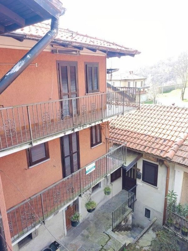 appartamento in vendita a Casalzuigno in zona Arcumeggia