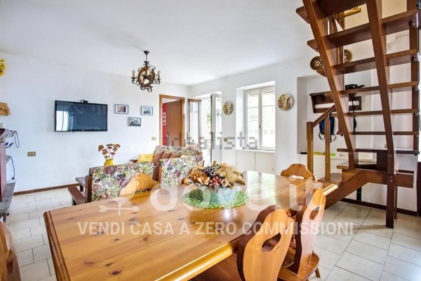 appartamento in vendita a Casalzuigno