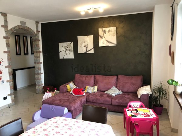 casa indipendente in vendita a Casalzuigno