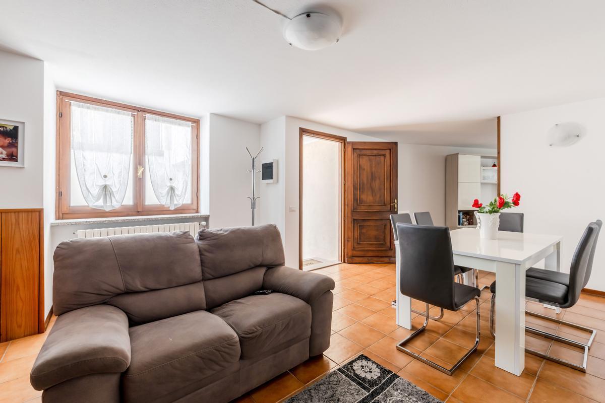 casa indipendente in vendita a Casalzuigno