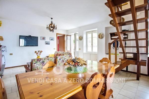 appartamento in vendita a Casalzuigno in zona Arcumeggia