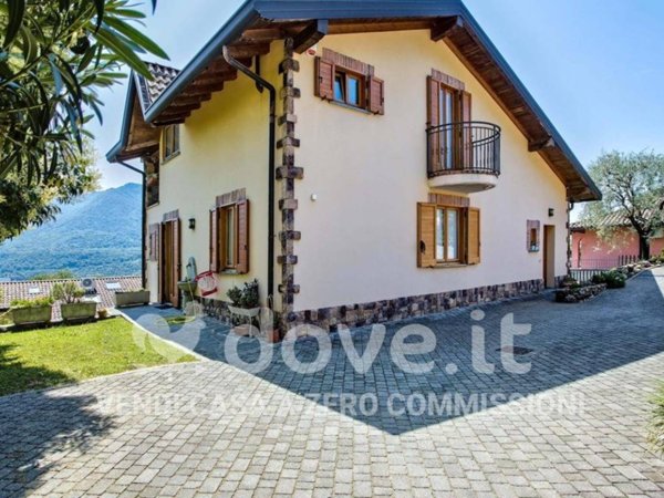 casa indipendente in vendita a Casalzuigno