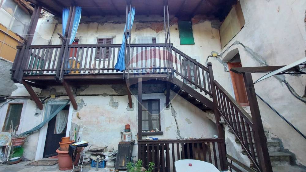 casa indipendente in vendita a Casalzuigno