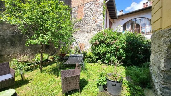 casa indipendente in vendita a Casalzuigno