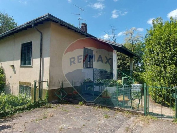 casa indipendente in vendita a Casalzuigno
