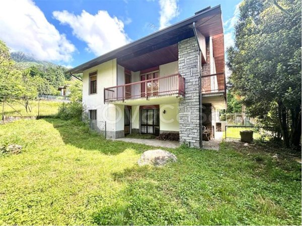 casa indipendente in vendita a Casalzuigno