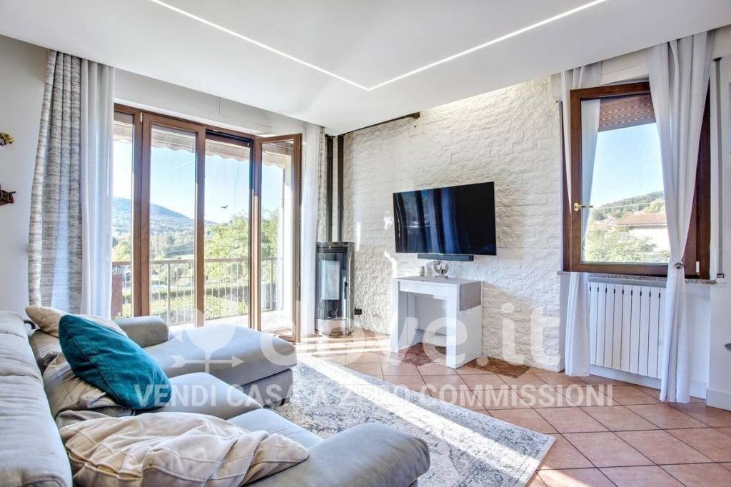 appartamento in vendita a Casalzuigno