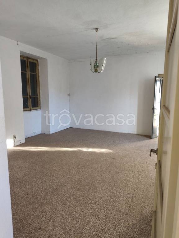 casa indipendente in vendita a Casalzuigno