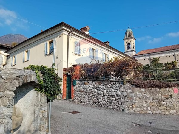 casa indipendente in vendita a Casalzuigno