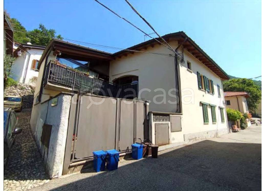 appartamento in vendita a Casalzuigno