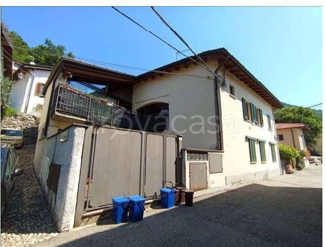 appartamento in vendita a Casalzuigno