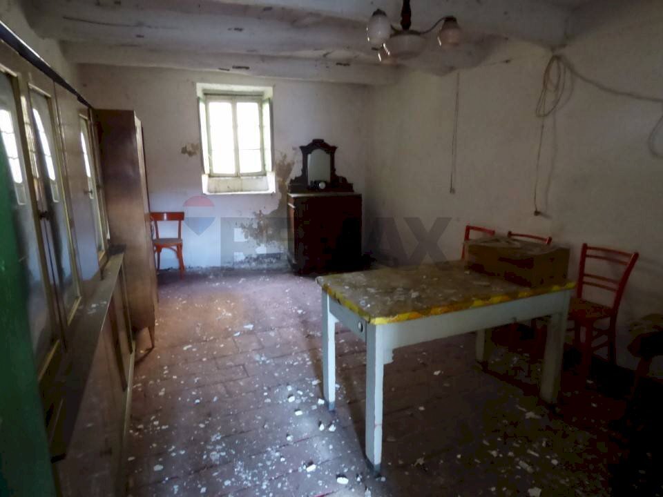 appartamento in vendita a Casalzuigno