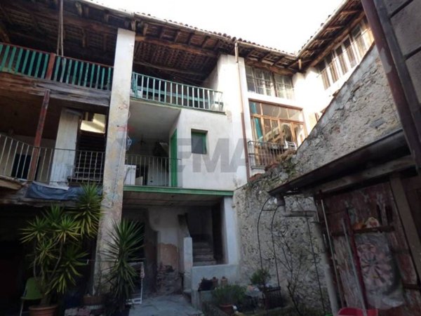 appartamento in vendita a Casalzuigno