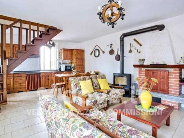 appartamento in vendita a Casalzuigno in zona Arcumeggia