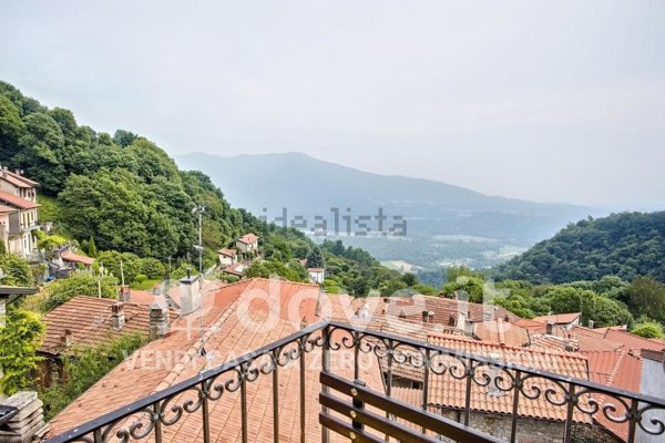 appartamento in vendita a Casalzuigno in zona Arcumeggia