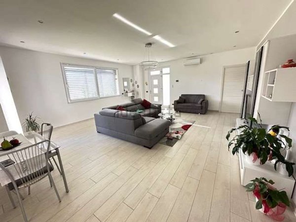 appartamento in vendita a Casalzuigno