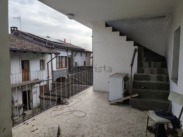 casa indipendente in vendita a Casalzuigno