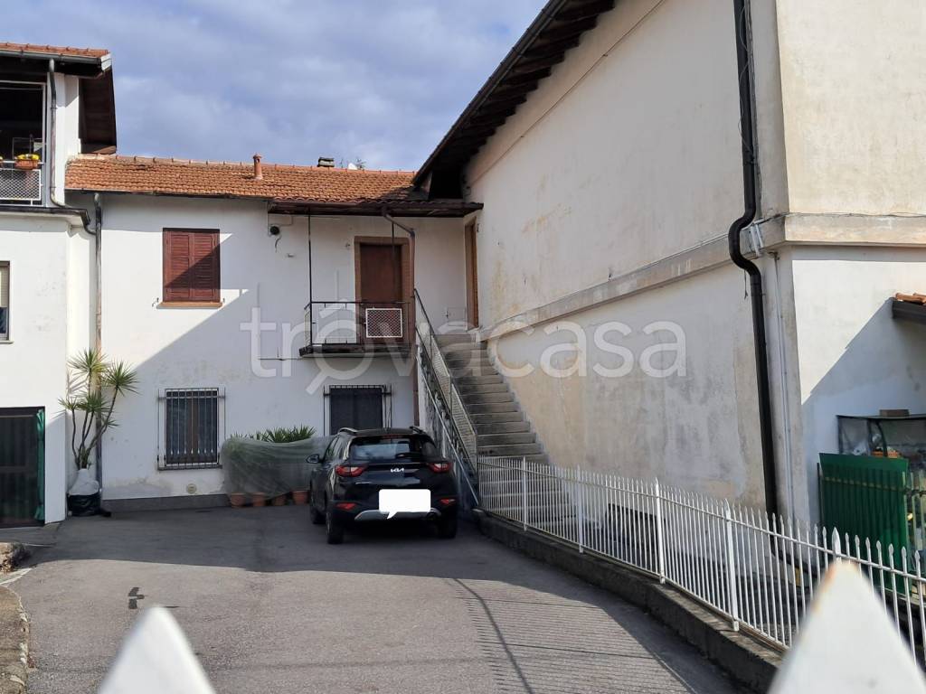 appartamento in vendita a Casalzuigno