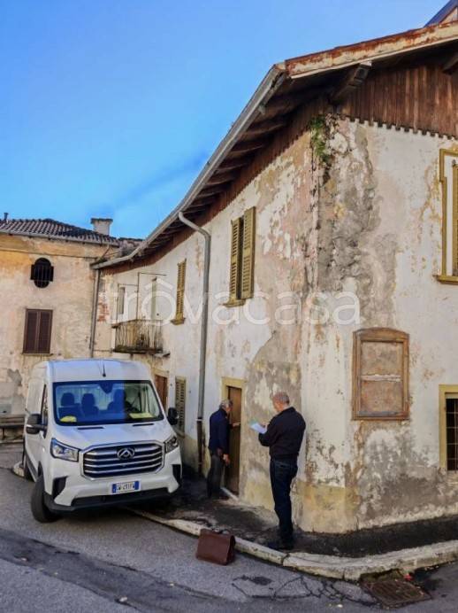 appartamento in vendita a Casalzuigno