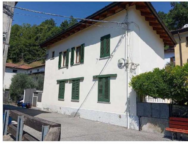 appartamento in vendita a Casalzuigno