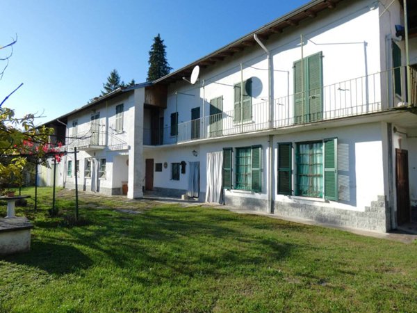 casa indipendente in vendita a Casalzuigno