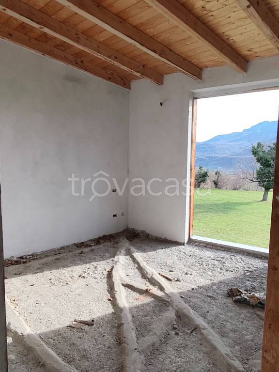 casa indipendente in vendita a Casalzuigno