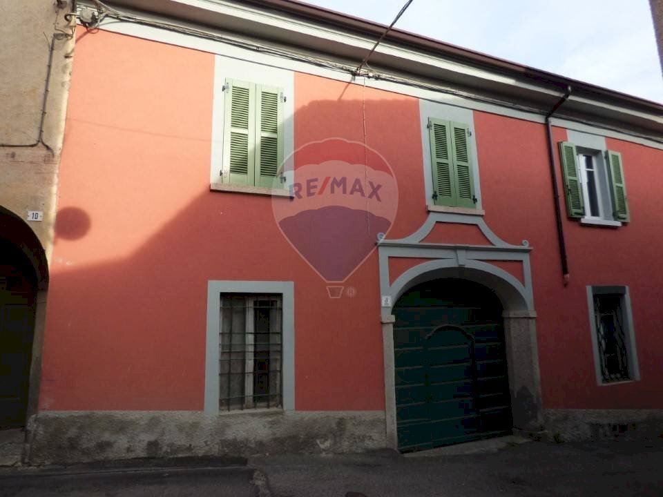 casa semindipendente in vendita a Casalzuigno