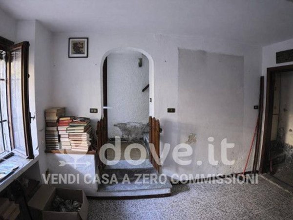 casa indipendente in vendita a Casalzuigno in zona Arcumeggia