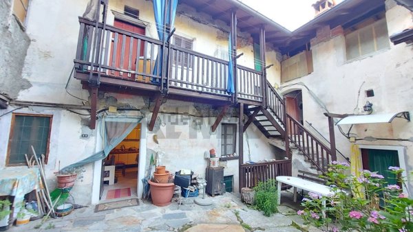 appartamento in vendita a Casalzuigno