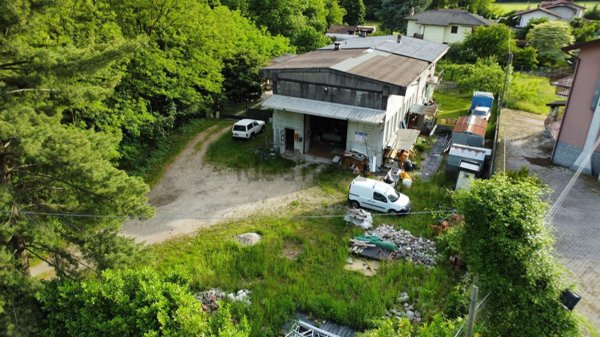 capannone in vendita a Casalzuigno