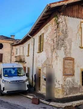 appartamento in vendita a Casalzuigno
