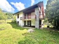 casa indipendente in vendita a Casalzuigno