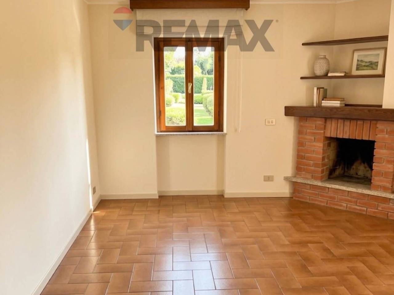 appartamento in vendita a Casalzuigno in zona Arcumeggia