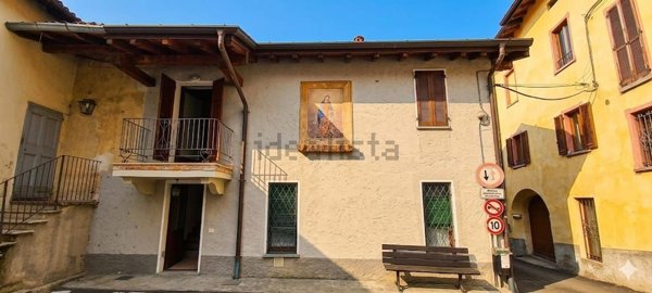 appartamento in vendita a Casalzuigno