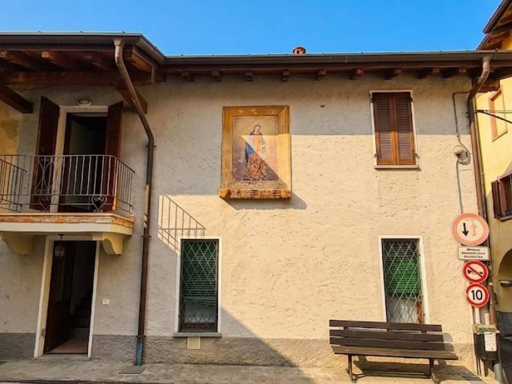 casa indipendente in vendita a Casalzuigno