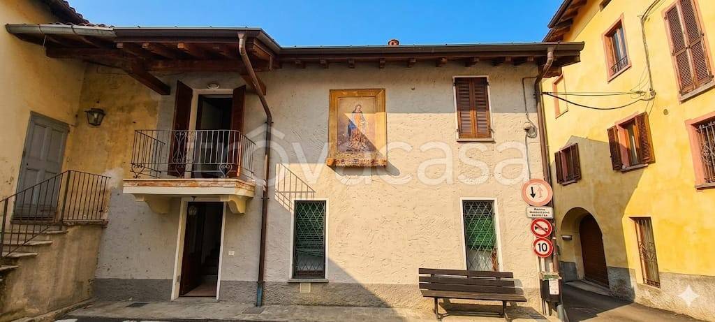 casa indipendente in vendita a Casalzuigno