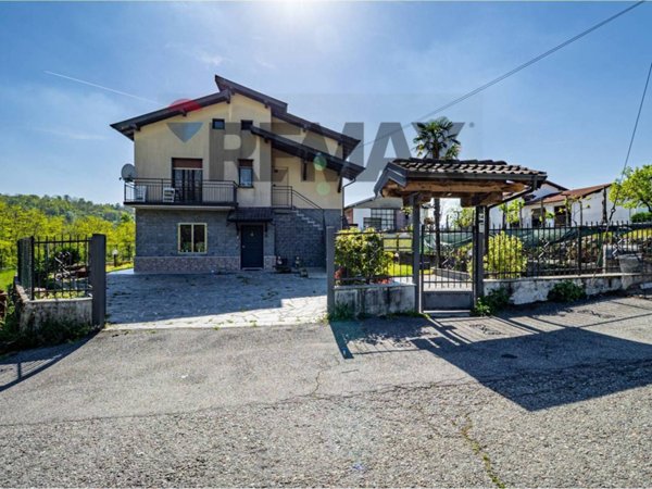 appartamento in vendita a Casalzuigno