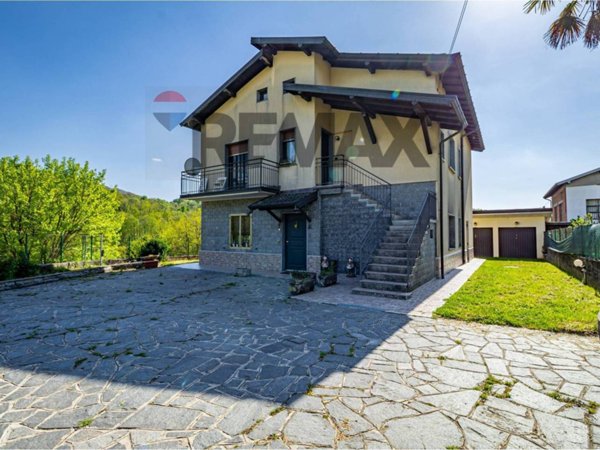 appartamento in vendita a Casalzuigno