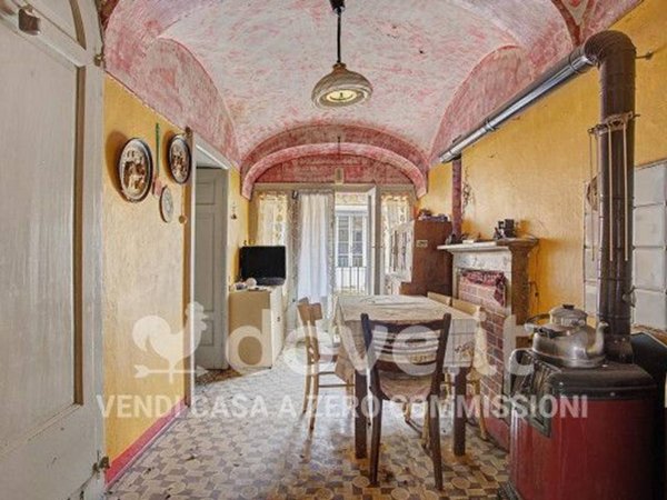 casa indipendente in vendita a Casalzuigno
