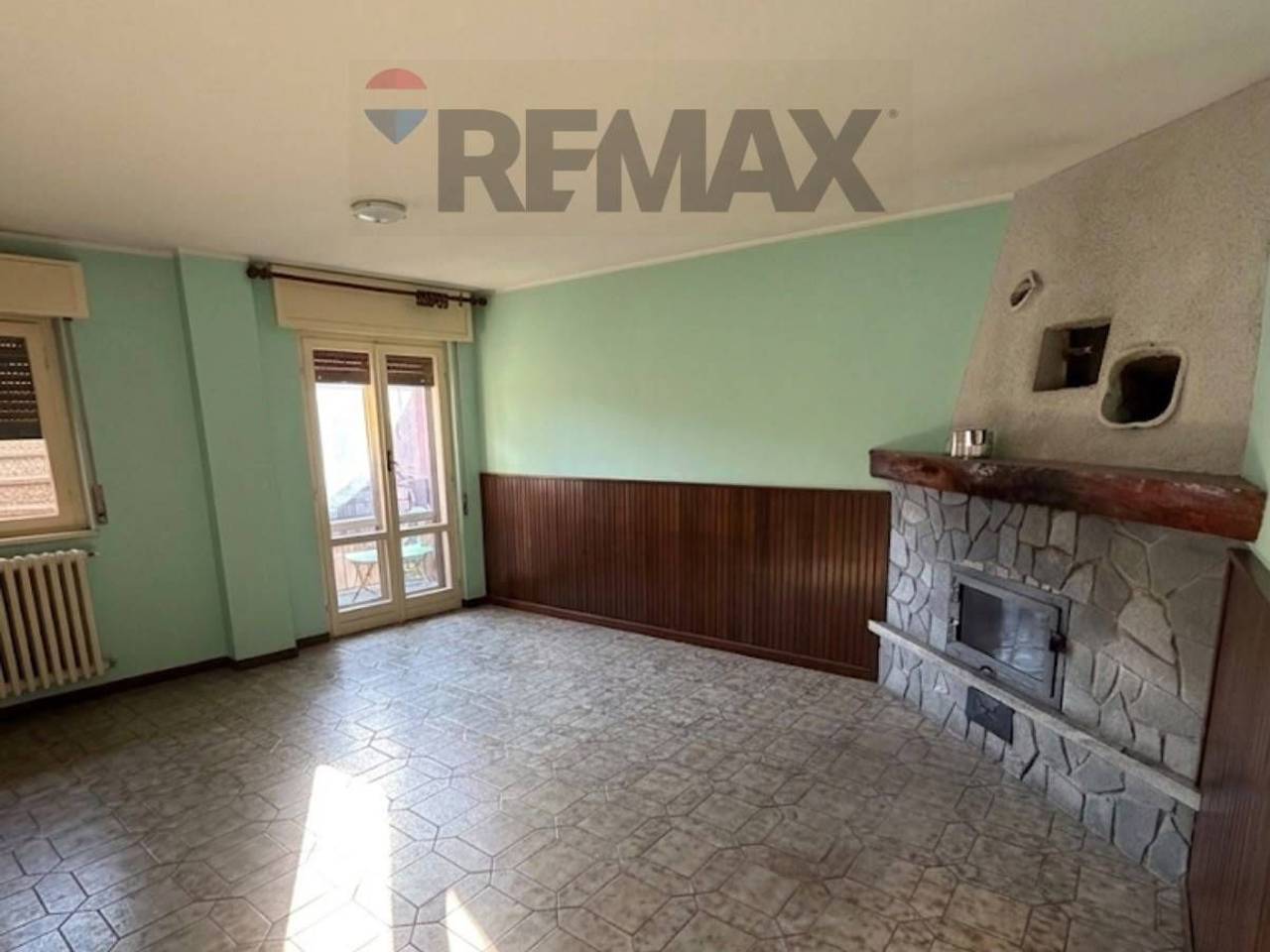appartamento in vendita a Casalzuigno in zona Arcumeggia