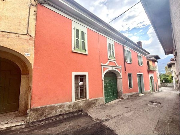 casa indipendente in vendita a Casalzuigno