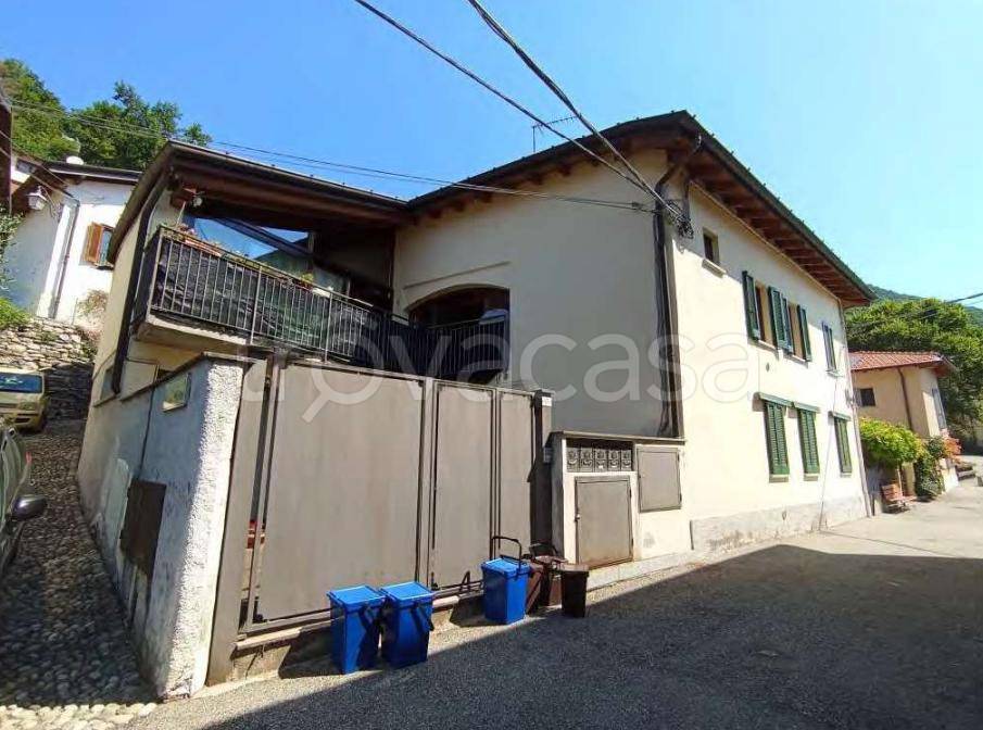 appartamento in vendita a Casalzuigno