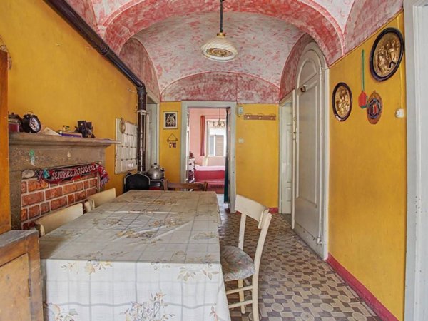 casa indipendente in vendita a Casalzuigno