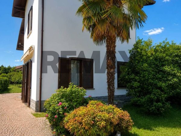 casa indipendente in vendita a Casalzuigno