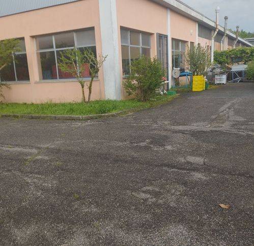 locale commerciale in vendita a Casciago in zona Morosolo
