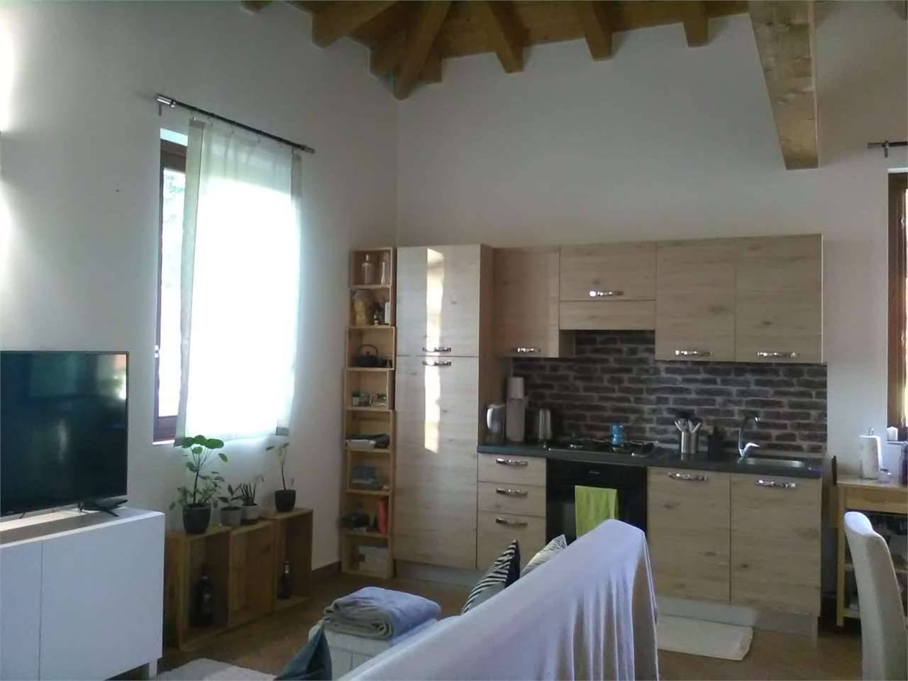 appartamento in vendita a Casciago in zona Morosolo