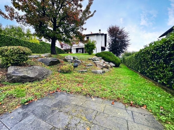 casa indipendente in vendita a Casciago